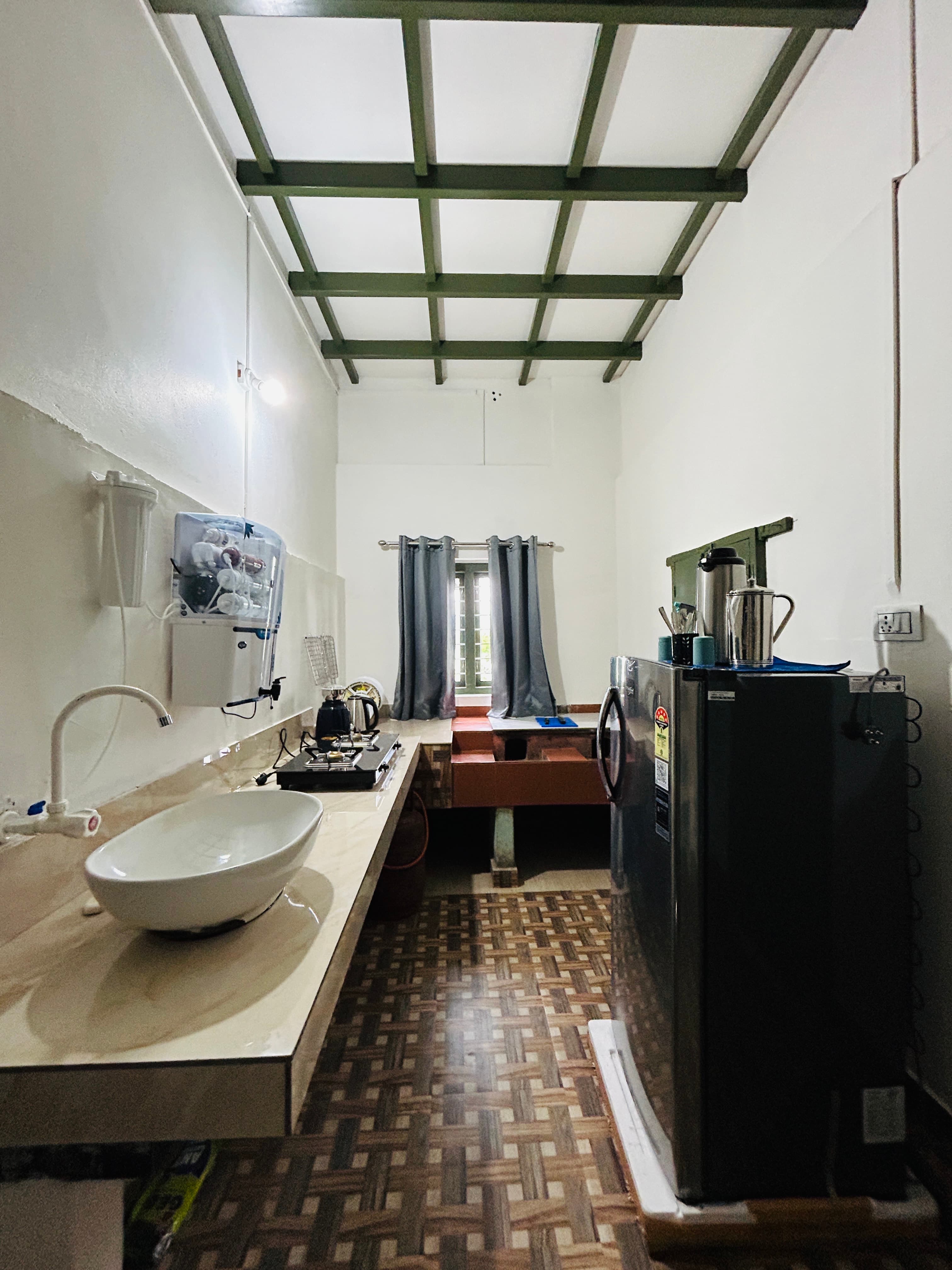 Infinity pool overlooking the lake